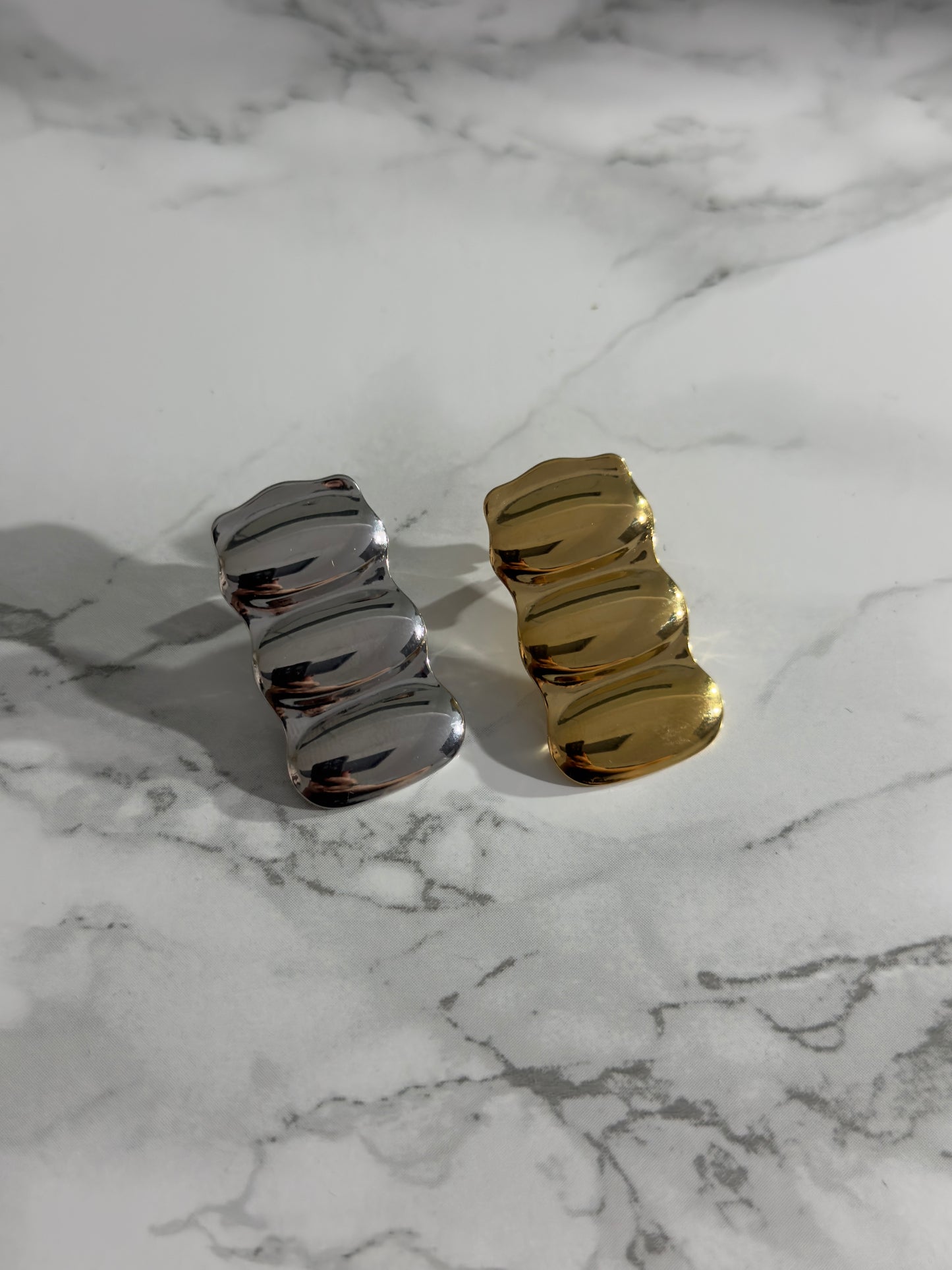 Wavy earrings