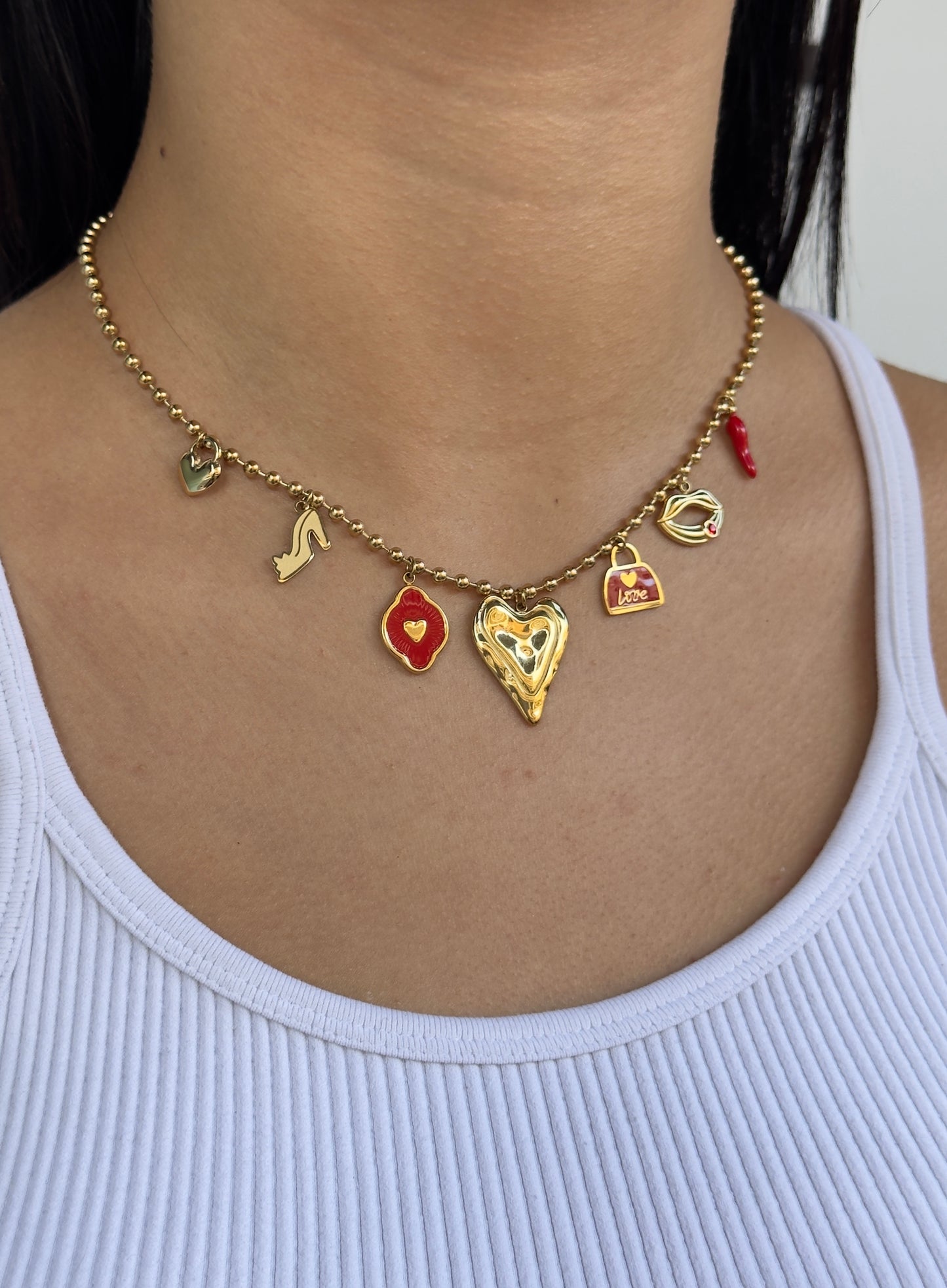 👠 charm necklace