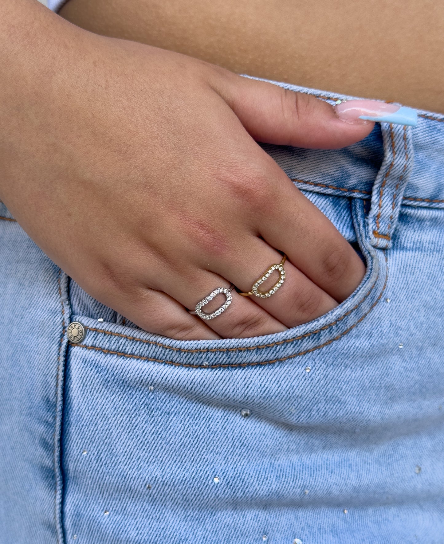 Oval ring