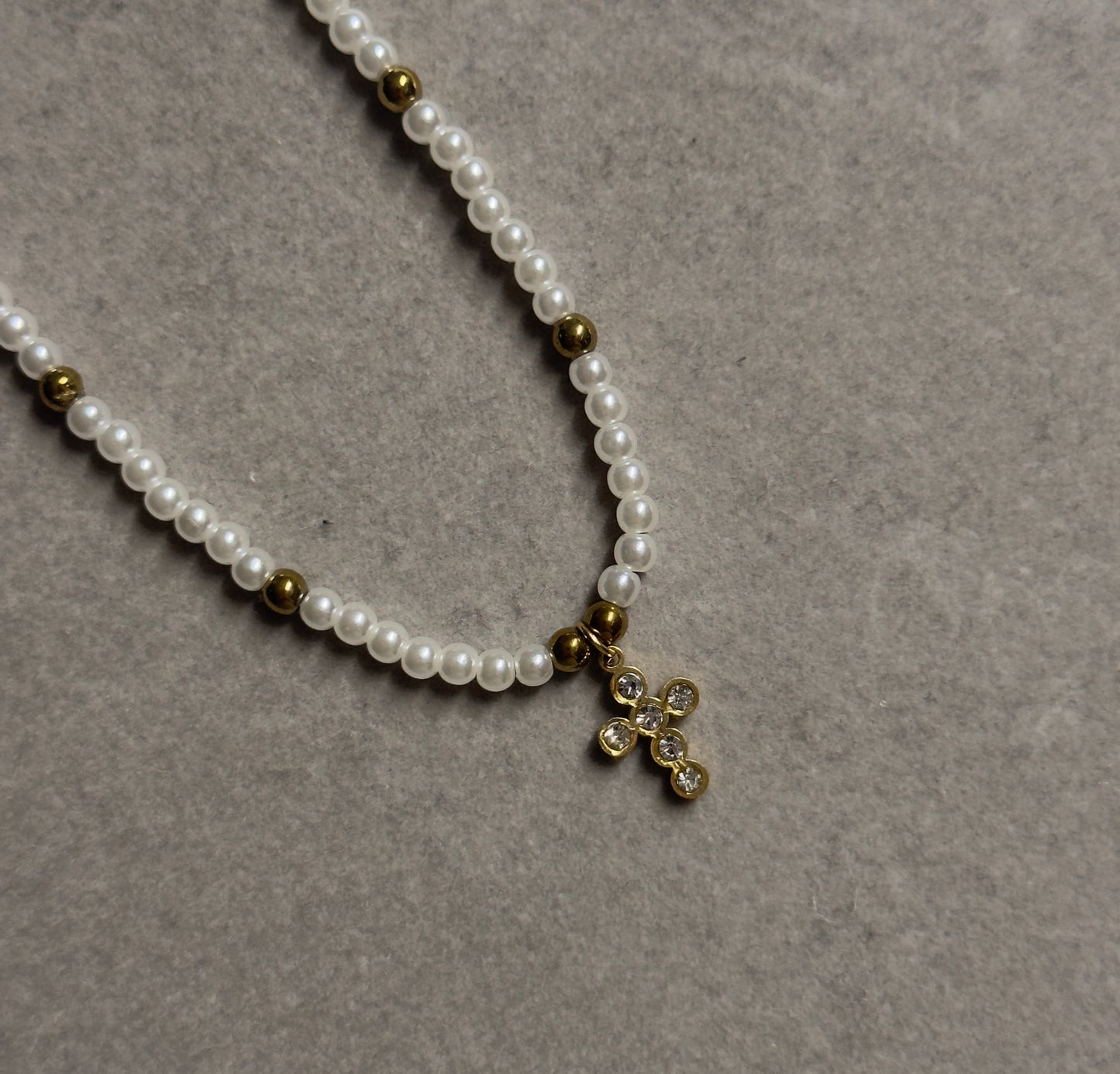 Pearl necklace with little cross