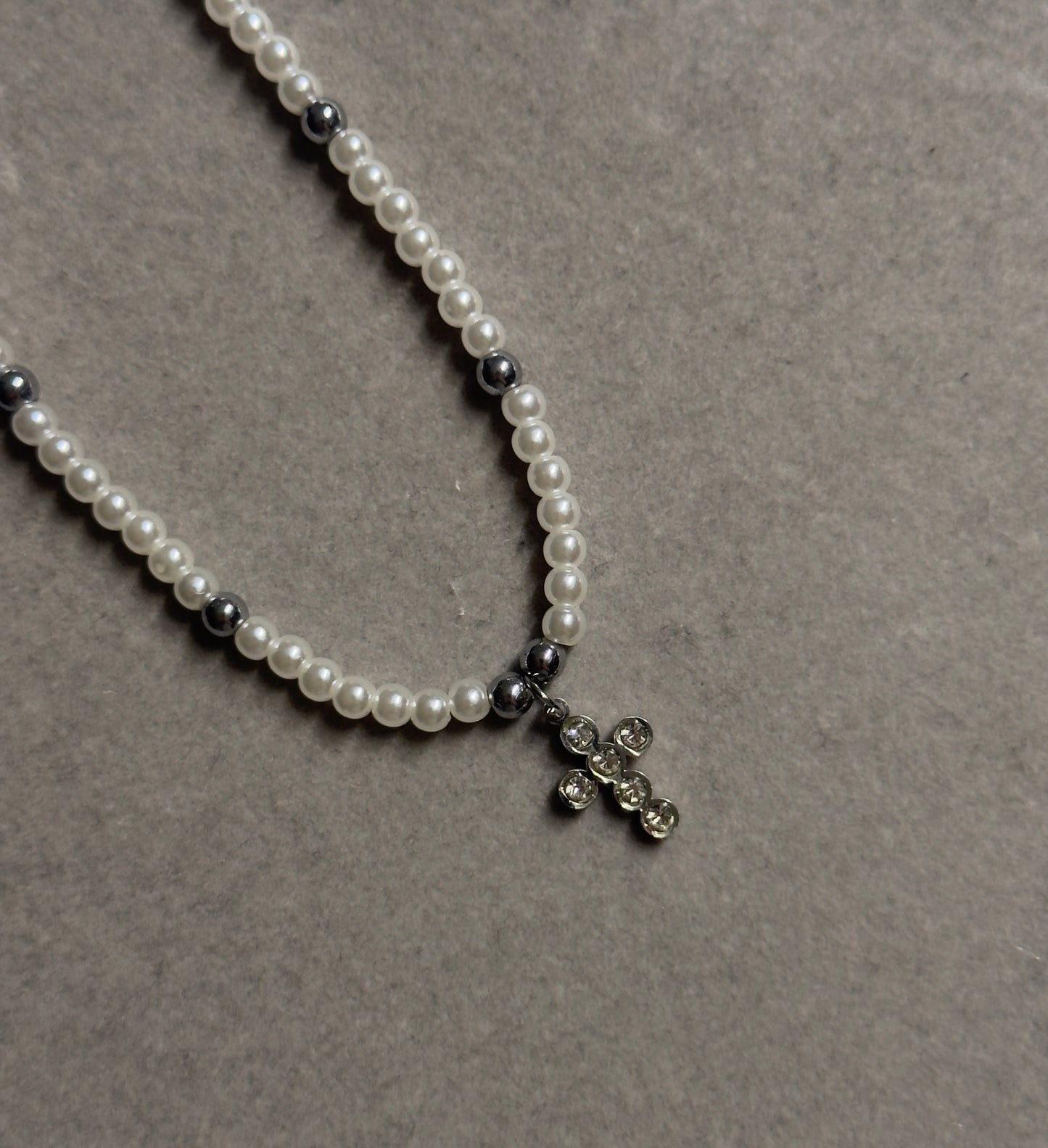 Pearl necklace with little cross
