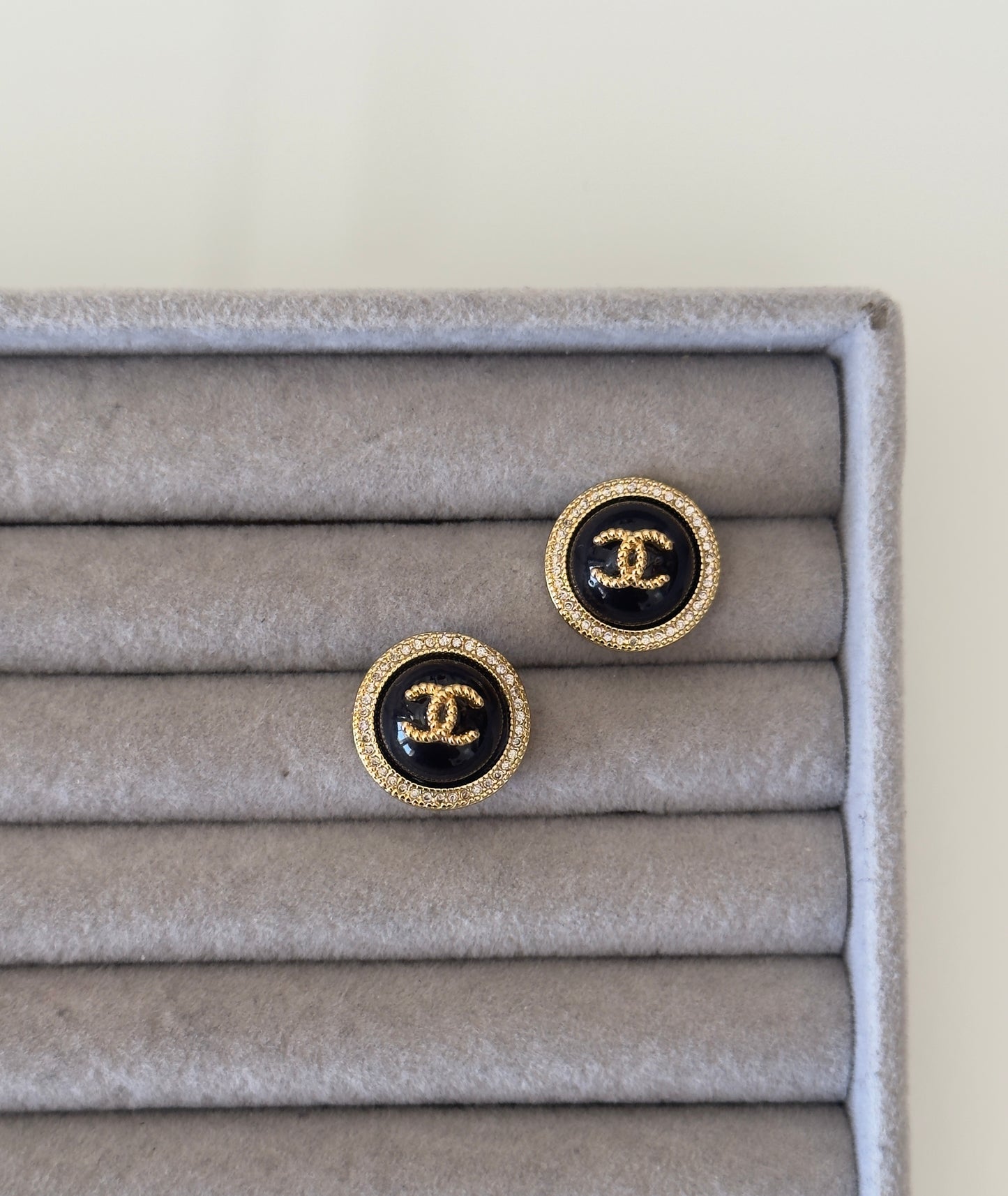Chanel ⚫️ earrings