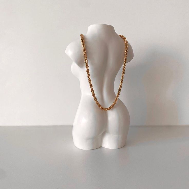 Twisted chain necklace