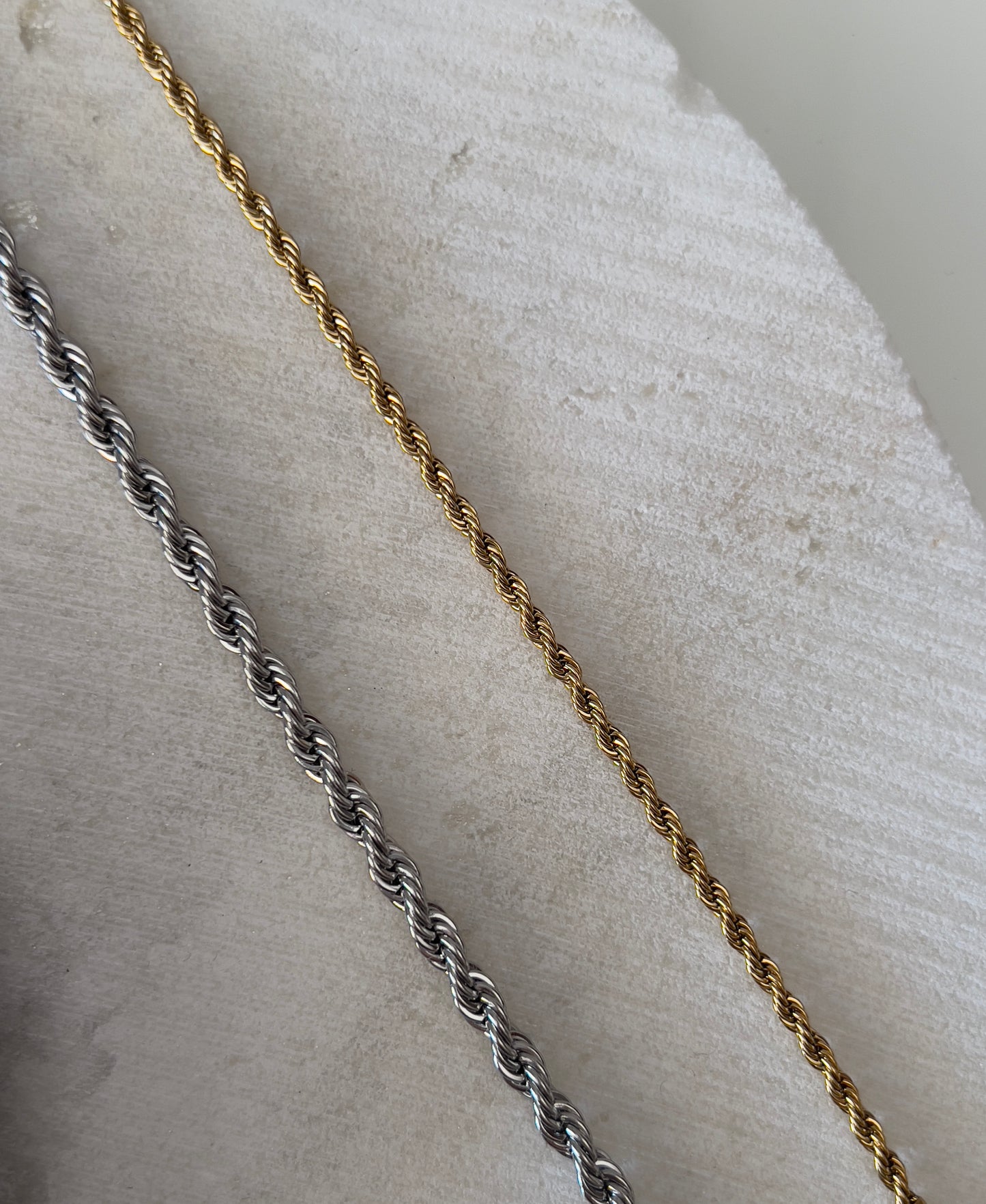 Twisted chain bracelet