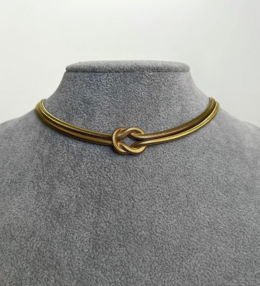Snake choker with special knit