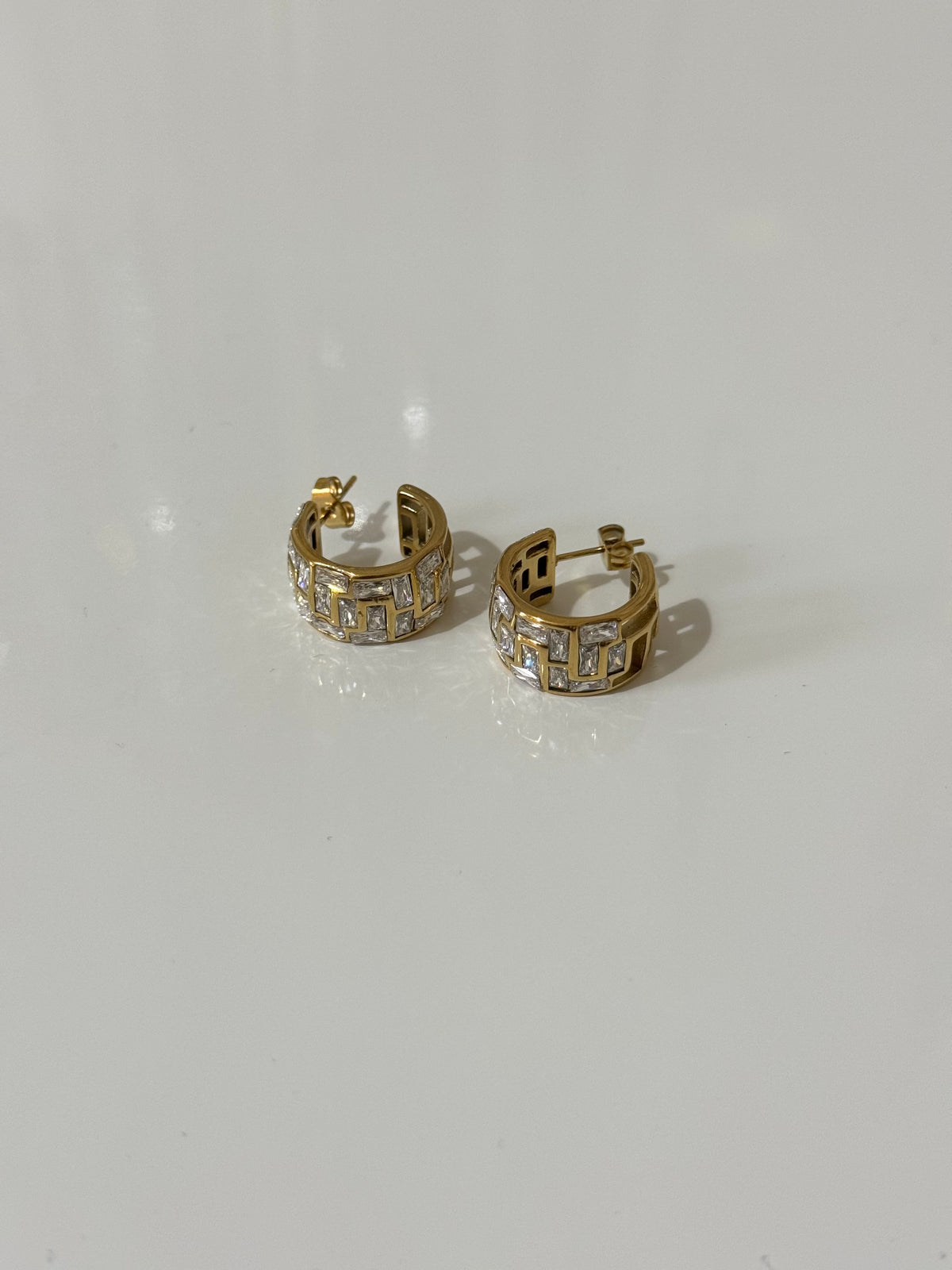 Sandra hoops