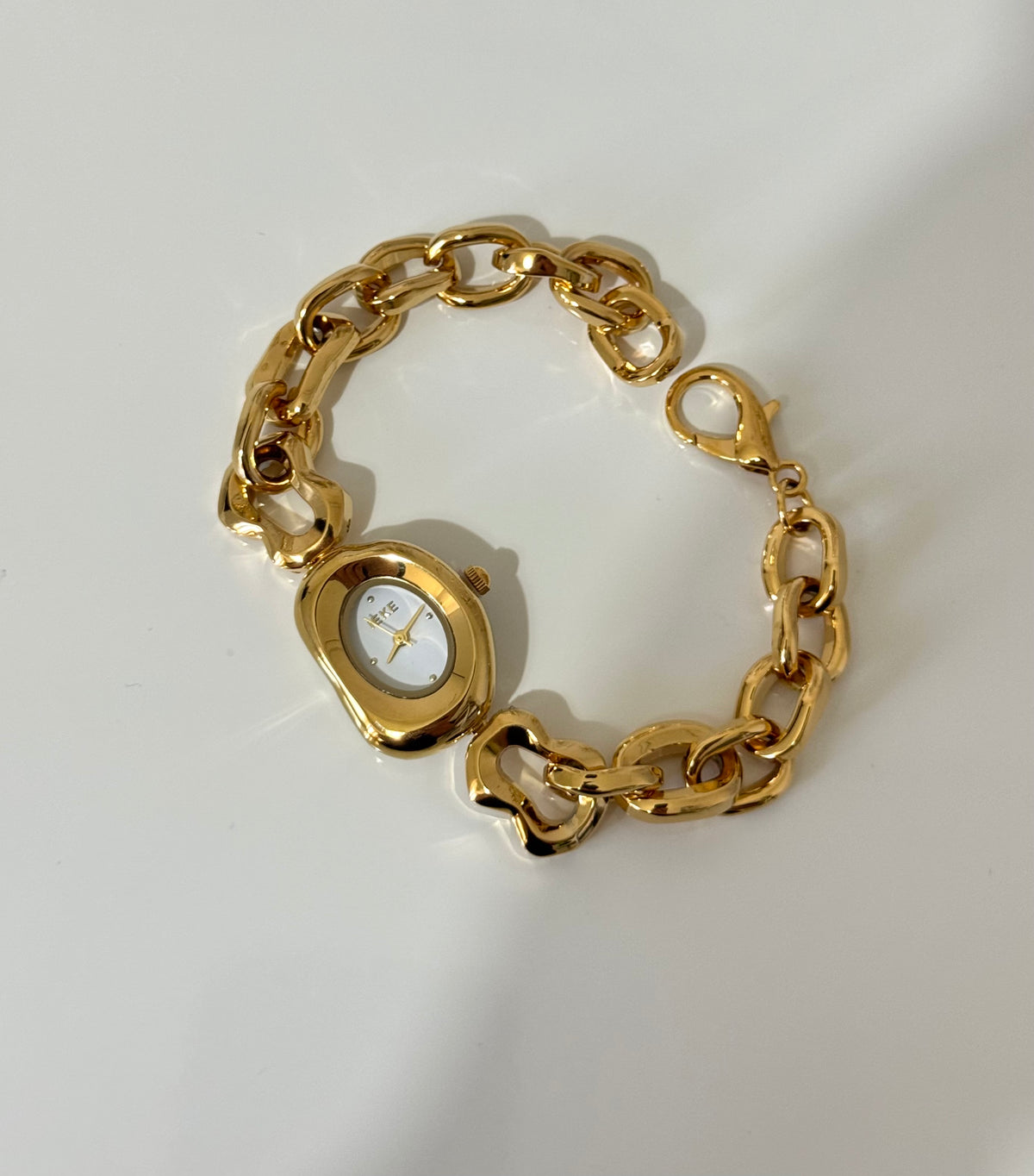 Wavy gold premium watch
