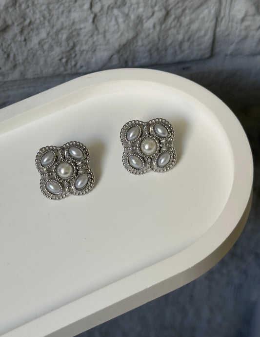 Vintage pearl earrings