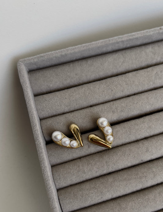 Heart earrings with pearls