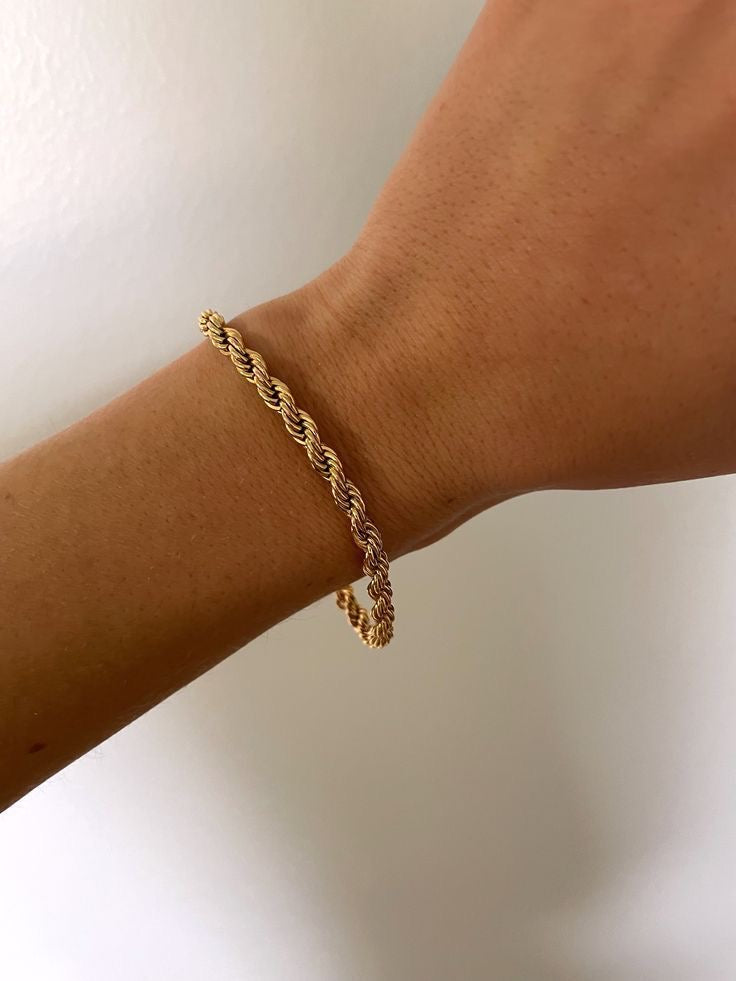 Twisted chain bracelet